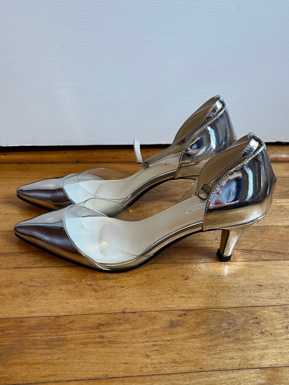 Silver Pointed-Toe Kitten Heels with Clear Panel 35.5 US 5.5